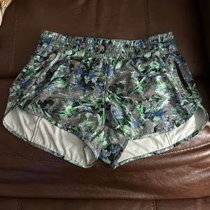 Lululemon tracker shorts